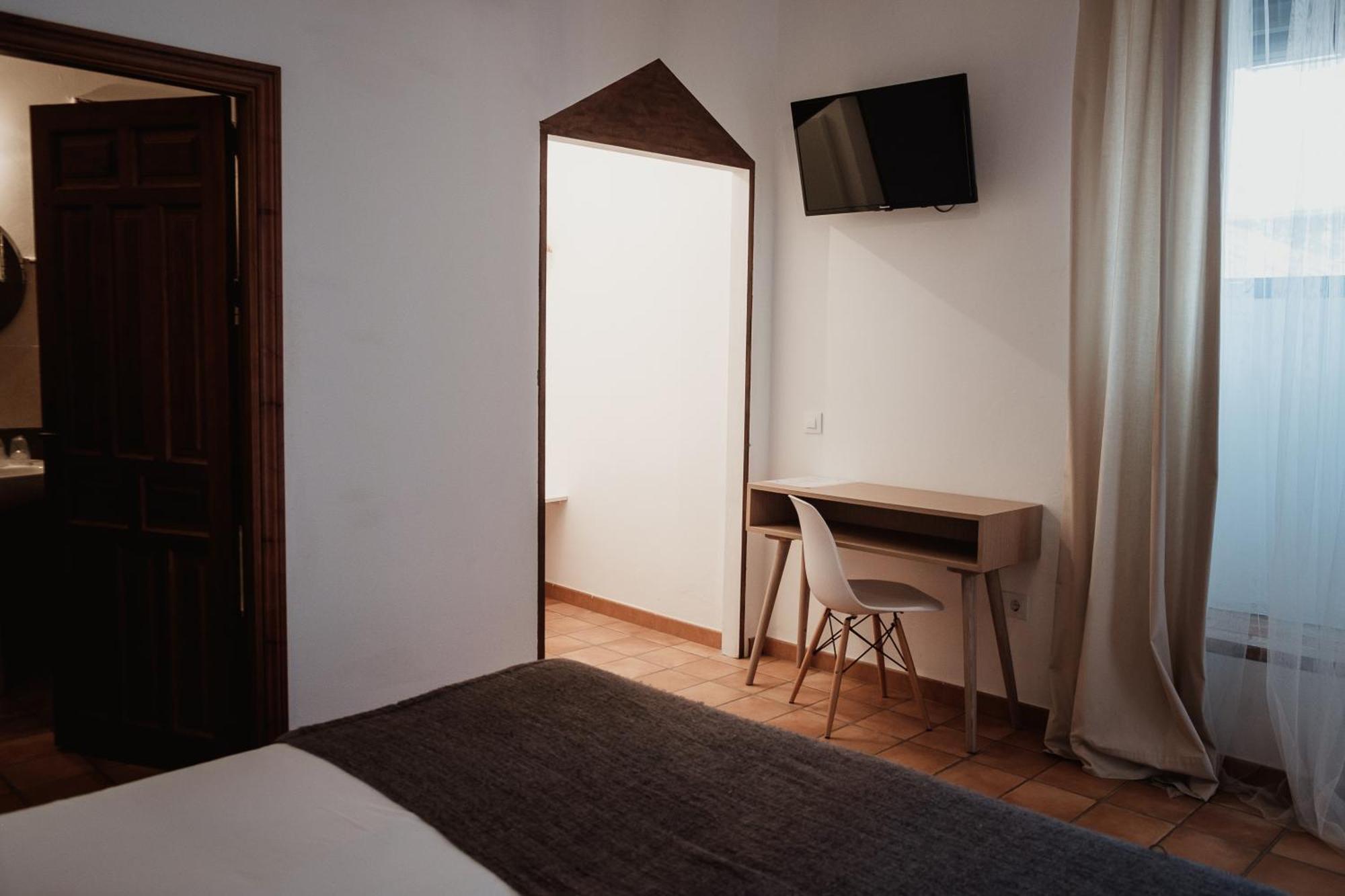 Hostal Cafe Frenteabastos Carmona  Esterno foto